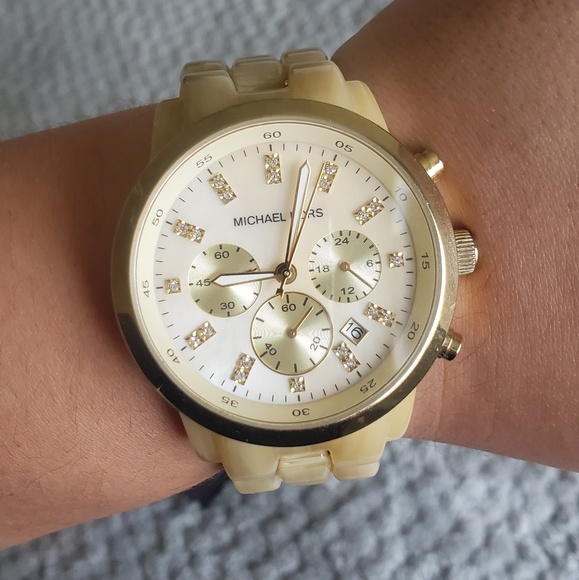 Michael Kors JetSet Champane Mother of Pearl Watch - Picture 2 of 5